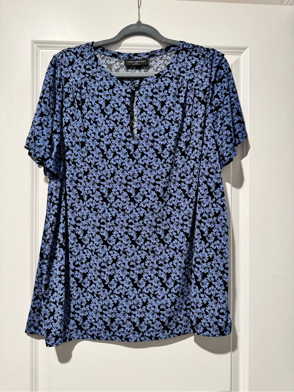 Lane Bryant Navy & Light Blue Floral Short Sleeve Top